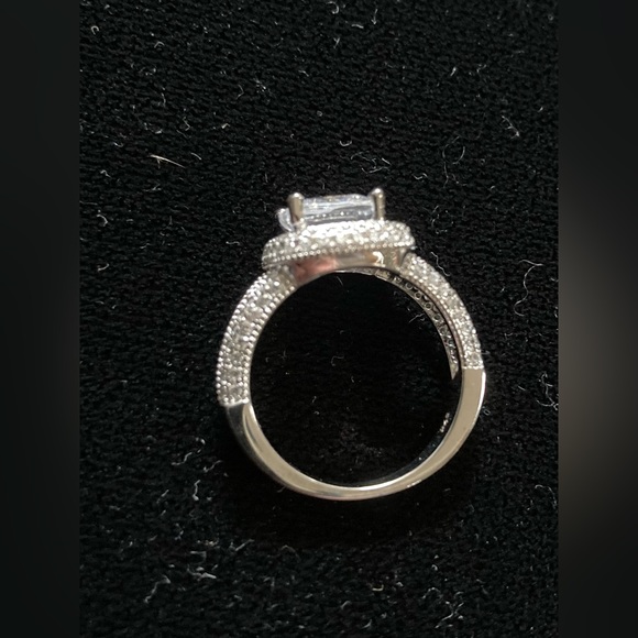 Square cut centre SZ stone. CZ surrounds & down the shaft 925 SS Size 6 - Picture 8 of 9